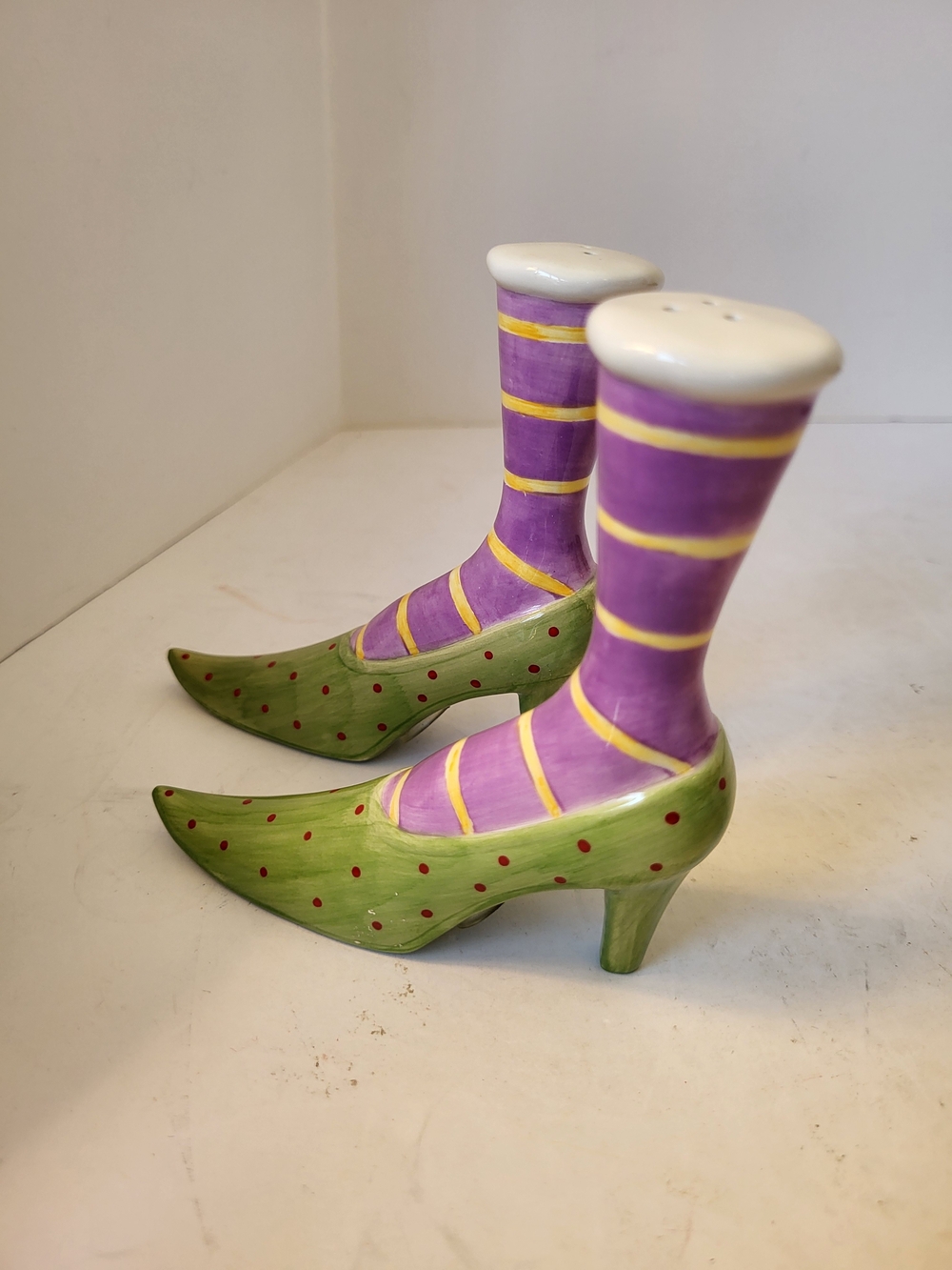 Y2K Krinkles Collection Patience Brewster Witches Shoes Salt & Pepper Shakers - Picture 4 of 6